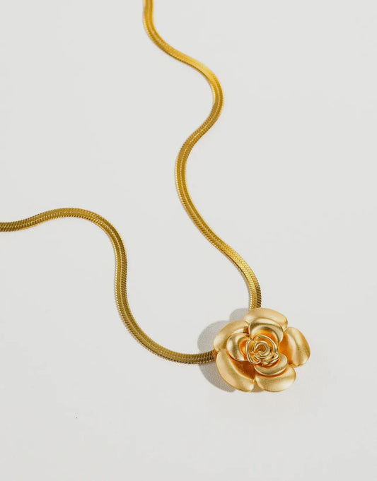 18k flower necklace